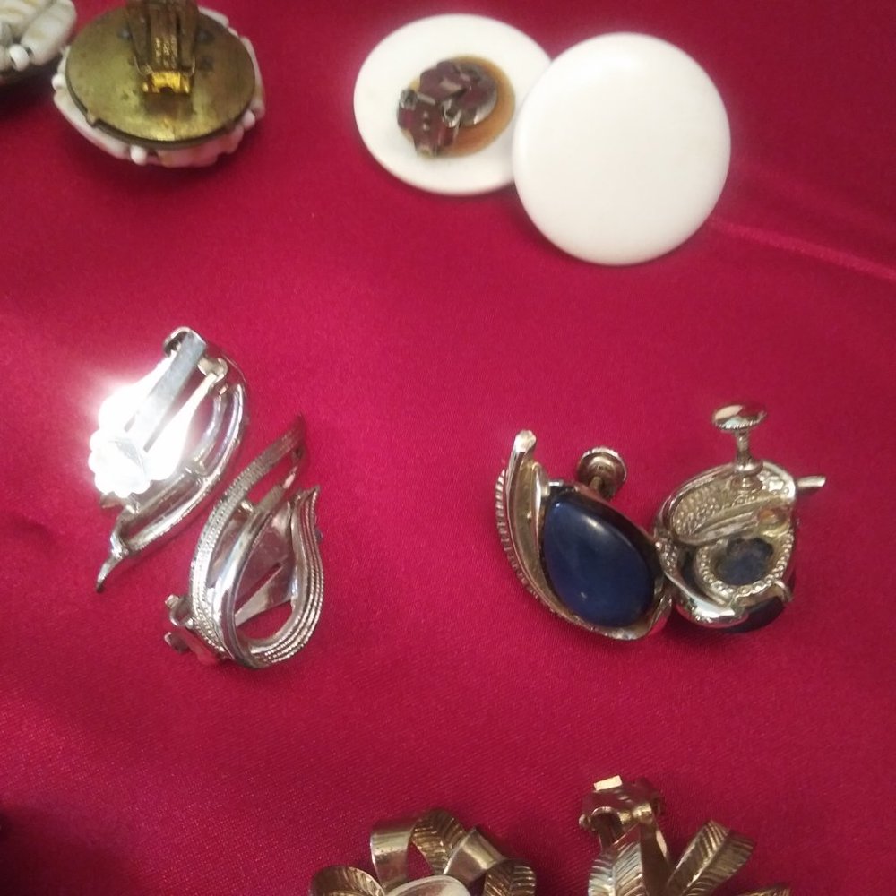2297 Lot of 14 Pair Vintage Clip On and Screw Back Earrings - Picture 4 of 8